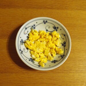 塩と卵だけのシンプルな炒り卵
